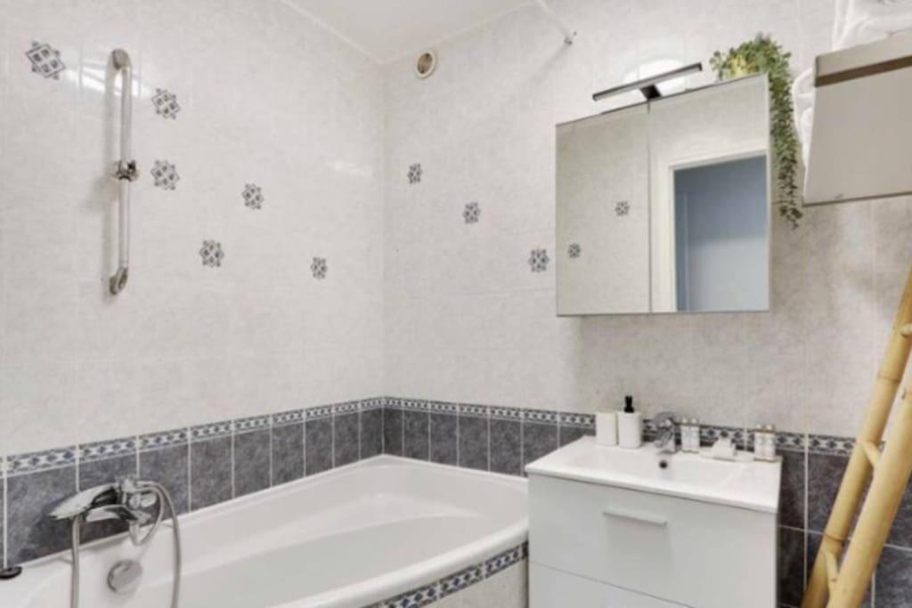 Superbe Appartement Lumineux Et Calme Сент-Уен Екстериор снимка